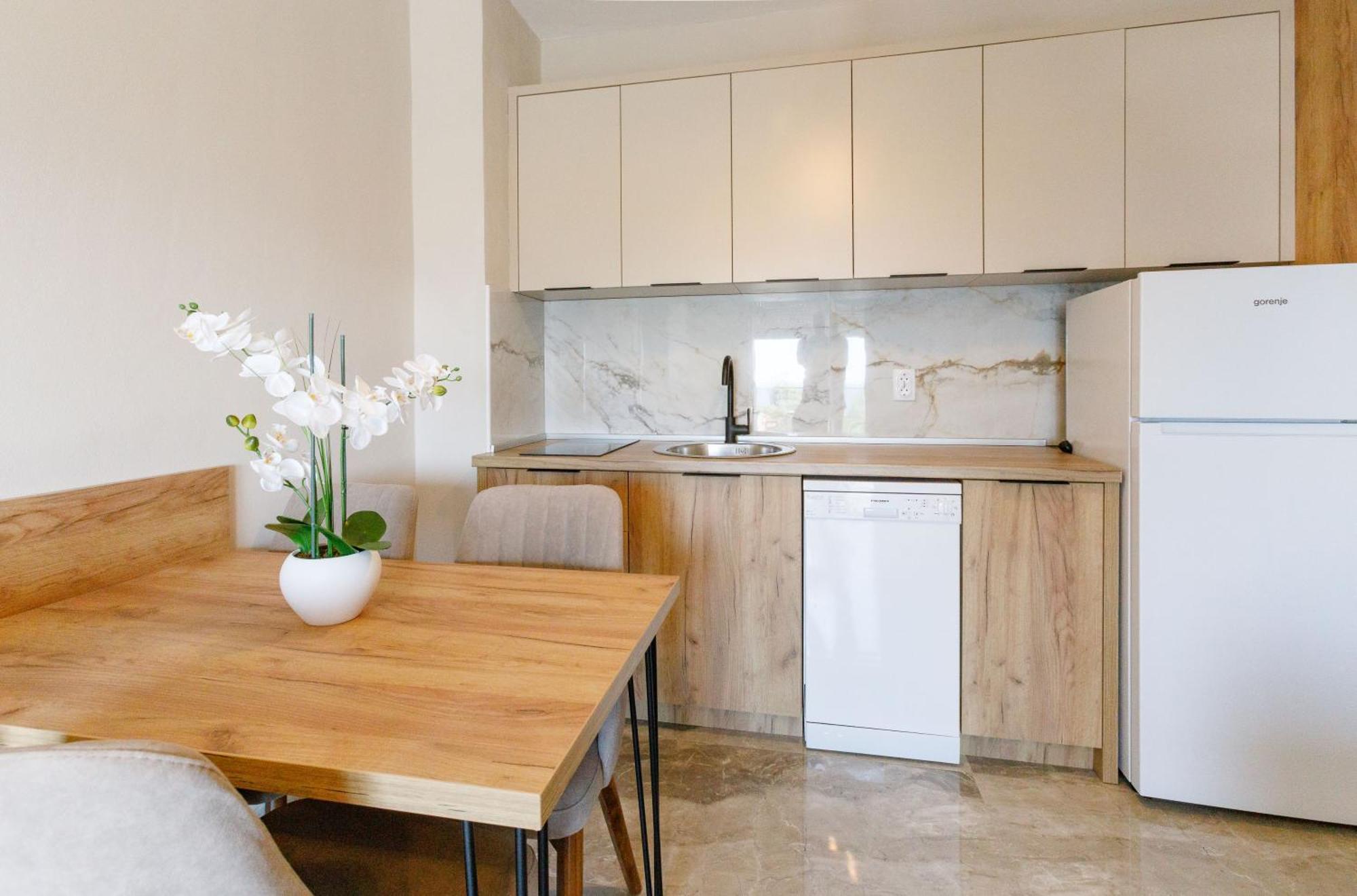 Posejdon Lux Appartement Utjeha Buitenkant foto
